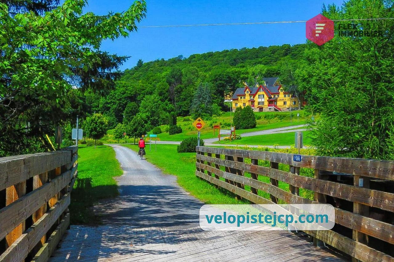 Вилла Le Blanc Bouleau De Portneuf / Private Hot Tub Pont-Rouge Экстерьер фото